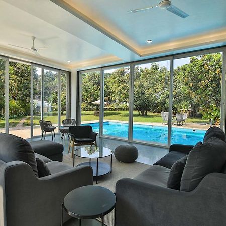 Twilight Grove By Stayvista - Pool- View Villa With Manicured Lawn, Contemporary Interiors & Home Theatre Карджат Екстер'єр фото