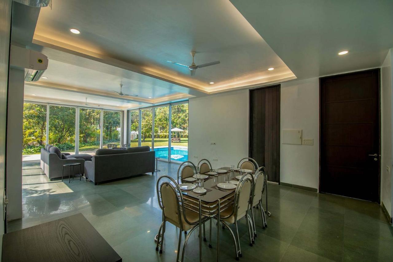 Twilight Grove By Stayvista - Pool- View Villa With Manicured Lawn, Contemporary Interiors & Home Theatre Карджат Екстер'єр фото